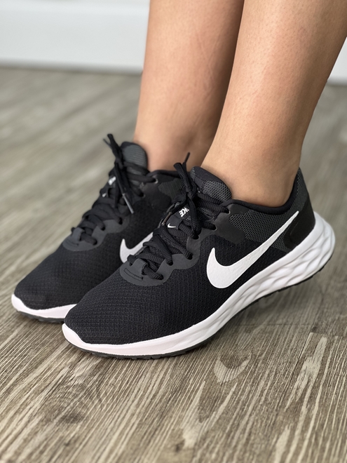 Nike cheap revolution 39